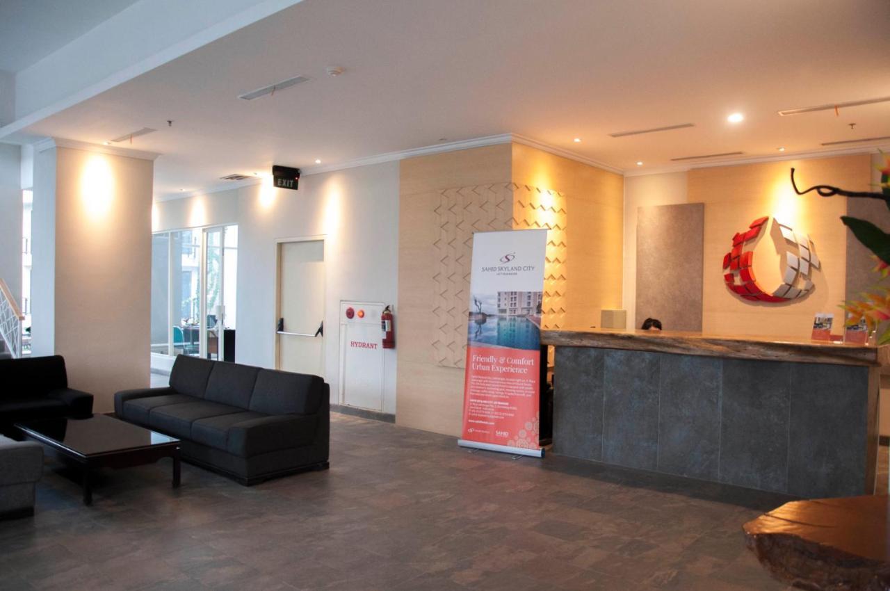 Skyland City Hotel Jatinangor Cilimus Buitenkant foto