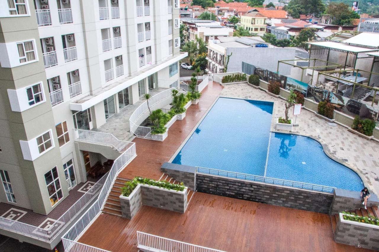 Skyland City Hotel Jatinangor Cilimus Buitenkant foto